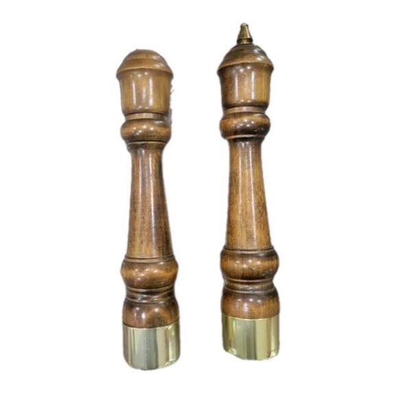 Vintage MCM Wooden Salt & Pepper Shakers Brass Accents Mid-Century Kitchenware - Picture 1 of 8